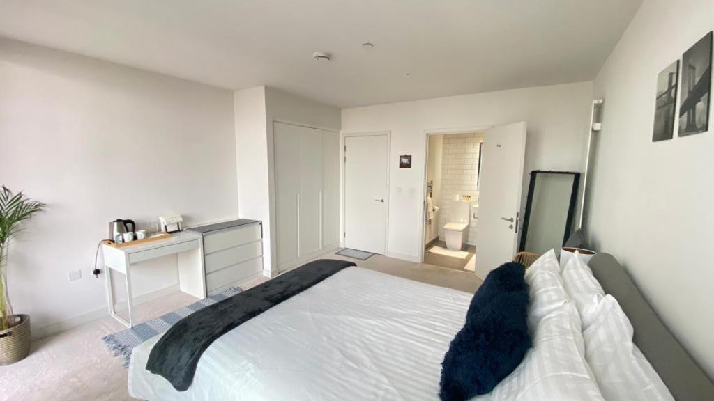 Habitación en casa particular Spacious Modern Ensuite Bedroom Airport Londres